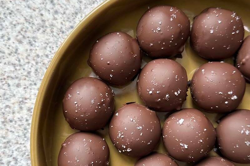 Chocolate Cake Truffles